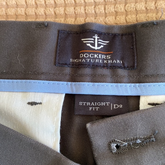 Dockers - Picture 2 of 5
